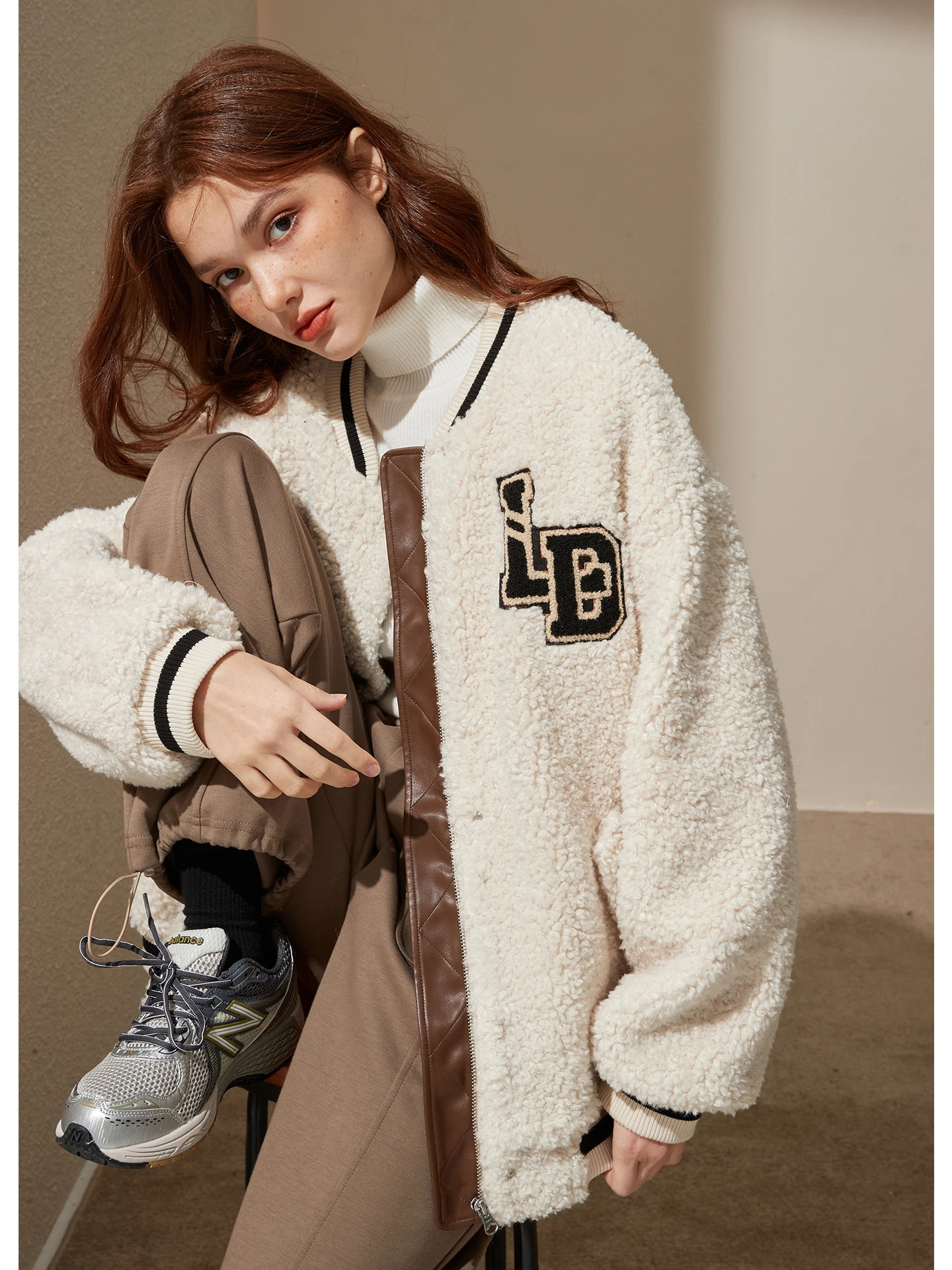 

Женская повседневная куртка-бомбер KUHNMARVIN, осенне-зимняя новинка, свободного кроя, в студенческом стиле, с молнией, дизайнерская модель