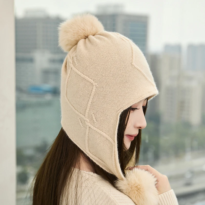 100% الكشمير الماس الجاكار محبوك قبعة سميكة ودافئة مع ثلاثة كرات صوف غطاء محرك السيارة حماية الأذن ذات حواف غطاء لأصبع القدم