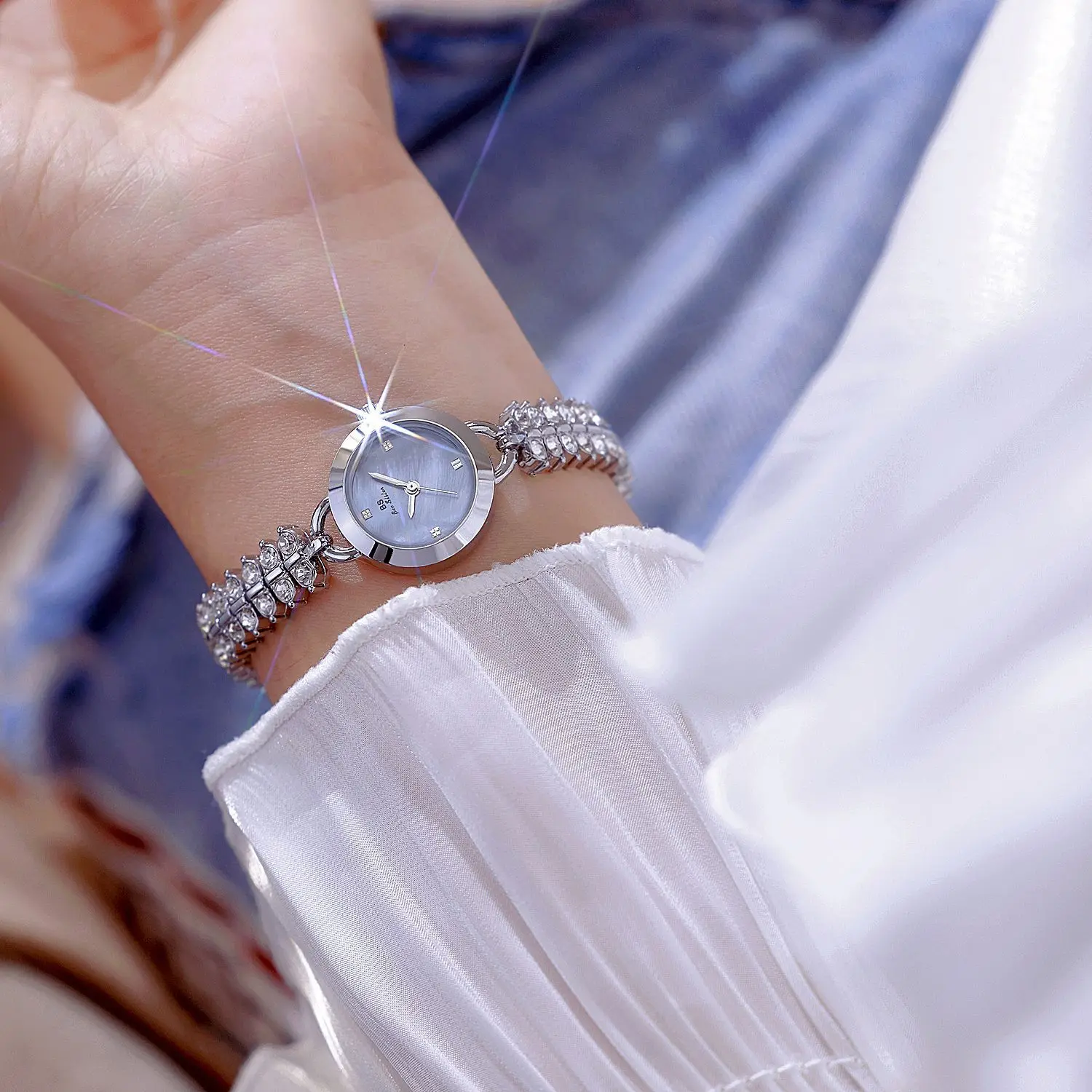 Luxury Women Watch High End Temperament Circular Dial Quartz Watches Exquisite Small Wheat Retro Diamond Bracele Lady Wristwatch