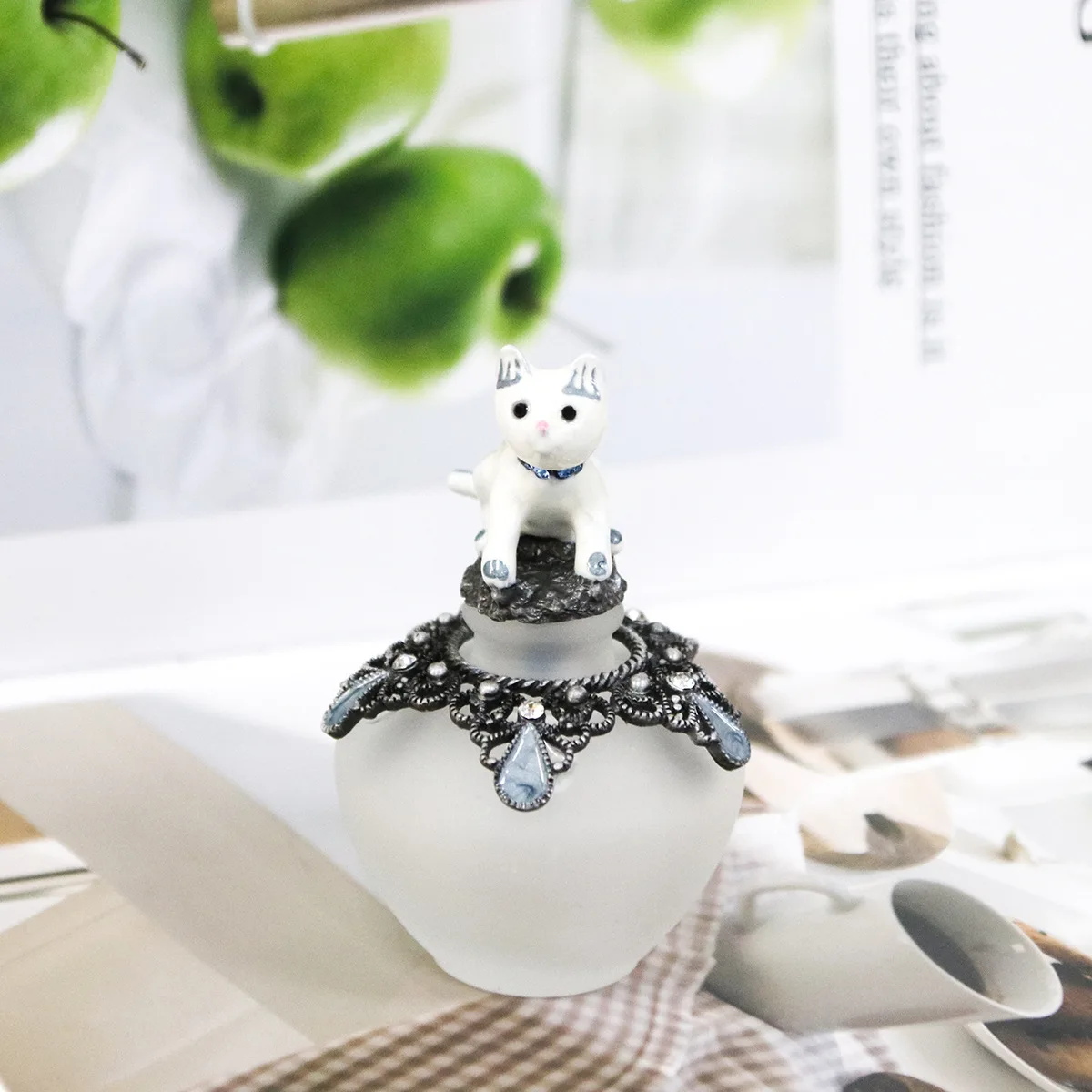 20pcs 40ml Animal White Cat Style Frosted Metal Perfume Bottle Empty Glass Essential Oil Refillable Decorative Attar Bottles