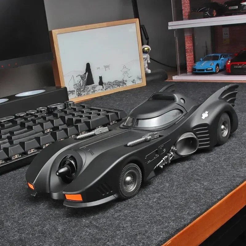 1:18 1989 Batmobile  Classic Movie Car Alloy Batmobile Bat Sports Car Model Diecast Metal Toy Racing Car Model Sound Light S