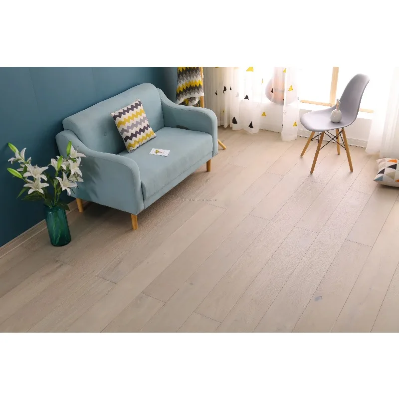 Customized size Modern Waterproof Oak Hardwood Engineered Flooring Smooth Design Brushed Finish Easy Click Installation for Indo