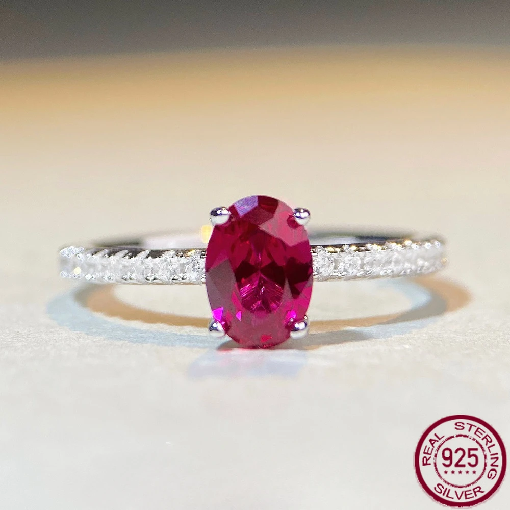 

Женское кольцо из серебра пробы с красным рубином и корундом