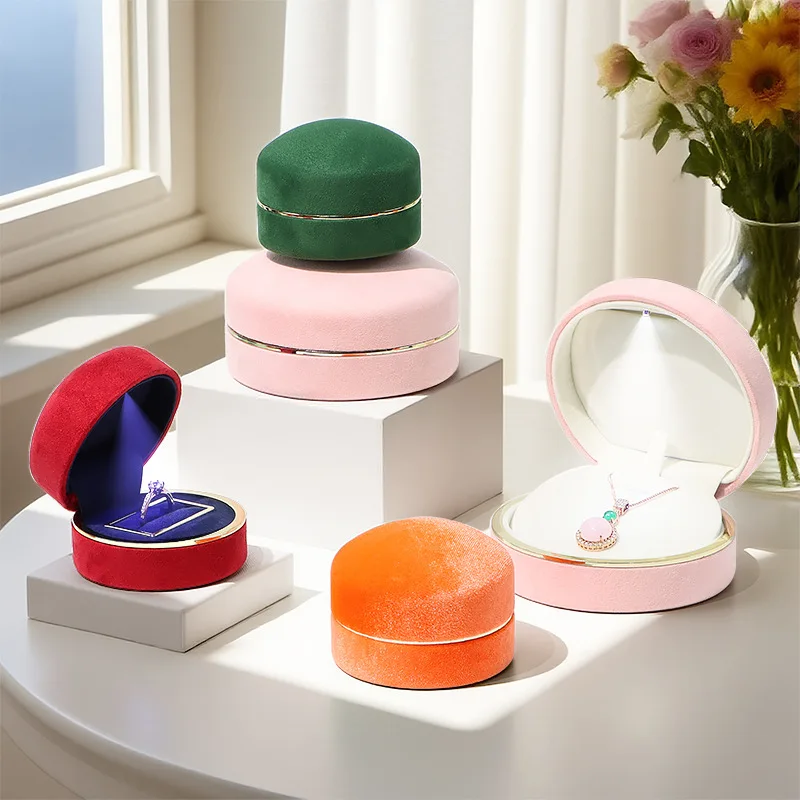 New Round Velvet Light Boxes LED with Light Jewelry Box Fashion Ring Box Gift Packaging Box Tools for Couples Proposing Marriage