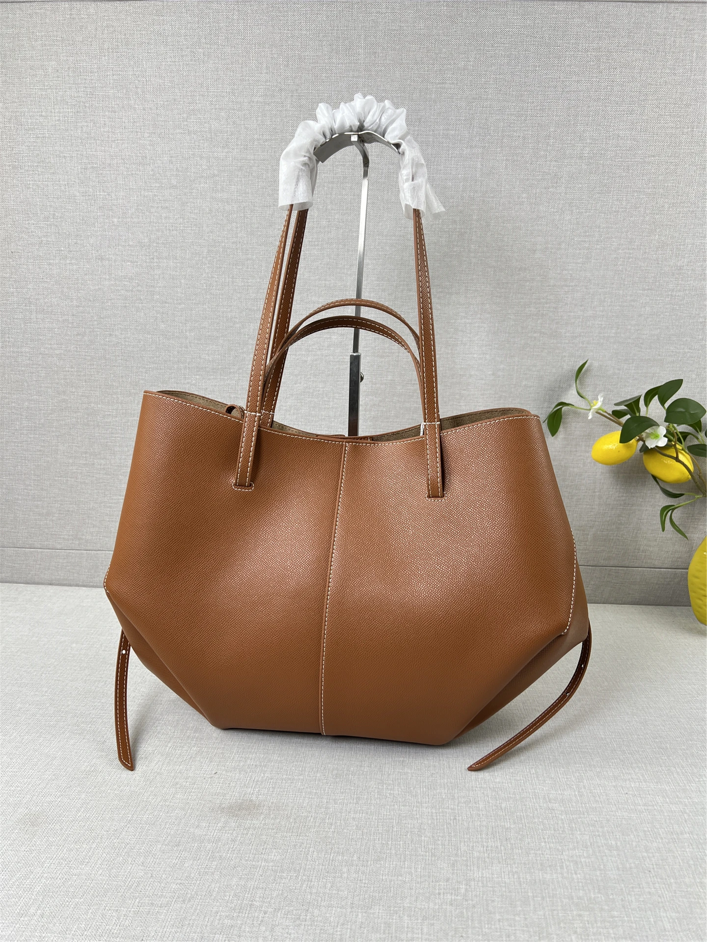 

Leather Tote Bag Women's Commuter Handbag Wing ape Handbag Simple Casual Sle Magnetic Bule Closure Handheld Bag