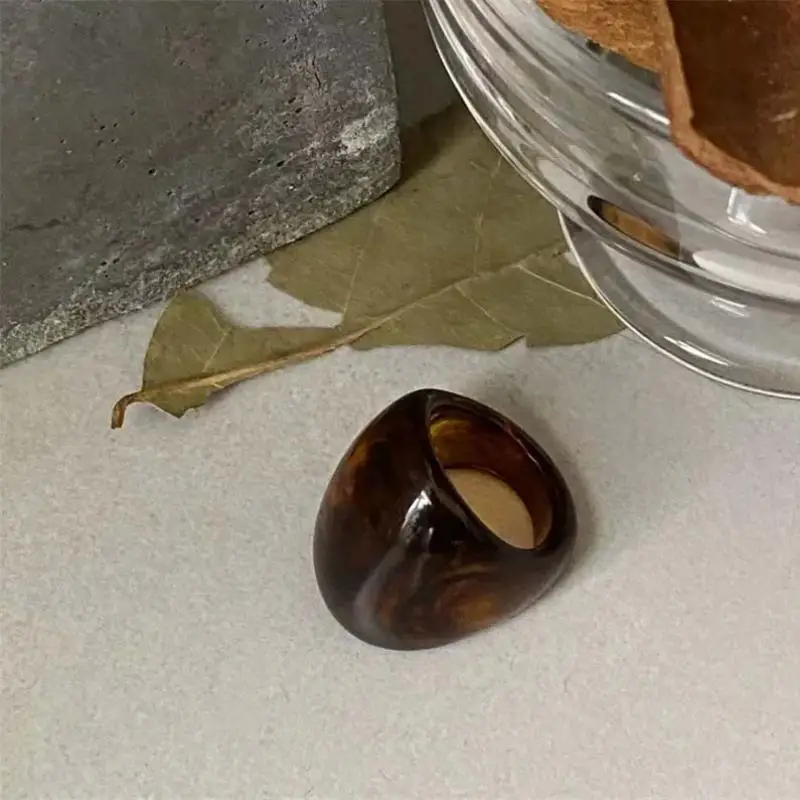 2025 جديد خمر براون الاكريليك خواتم للنساء مبالغ فيها العنبر اللون الراتنج مزاجه هندسية البنصر مجوهرات بسيطة هدية #5