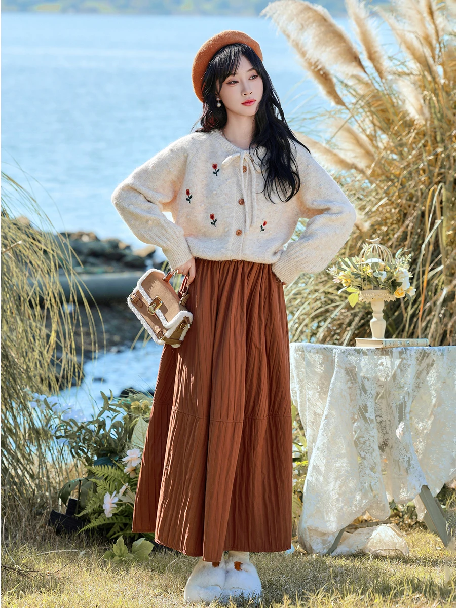 

Корейский комплект из свитера с цветочной вышивкой и свободной юбки-пузырька, повседневный, средней длины, для зимы, весны и осени