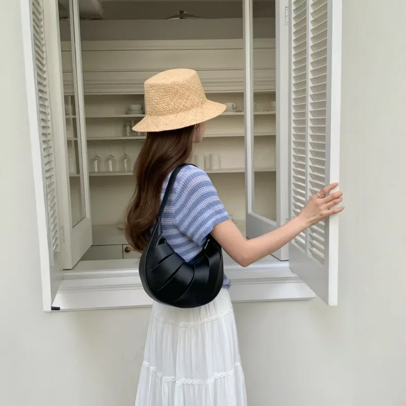 

Half-Moon Zipper Versatile PU Dumpling Bag 2025 New Korean Style Hollow Shoulder Bag Fashion Crossbody Women's Bag