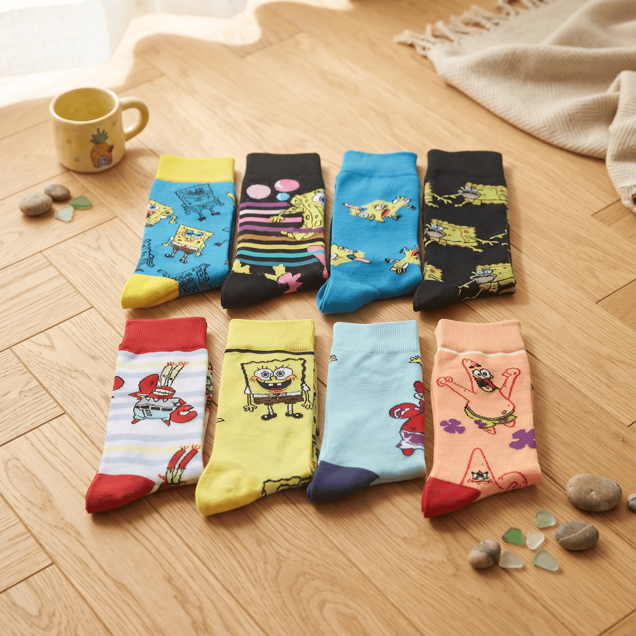 Unisex SpongeBob Serie Bunte Charakter-Print Crew-Socken Harajuku-Stil Lässige Mode Bequeme Baumwollstrümpfe für Erwachsene