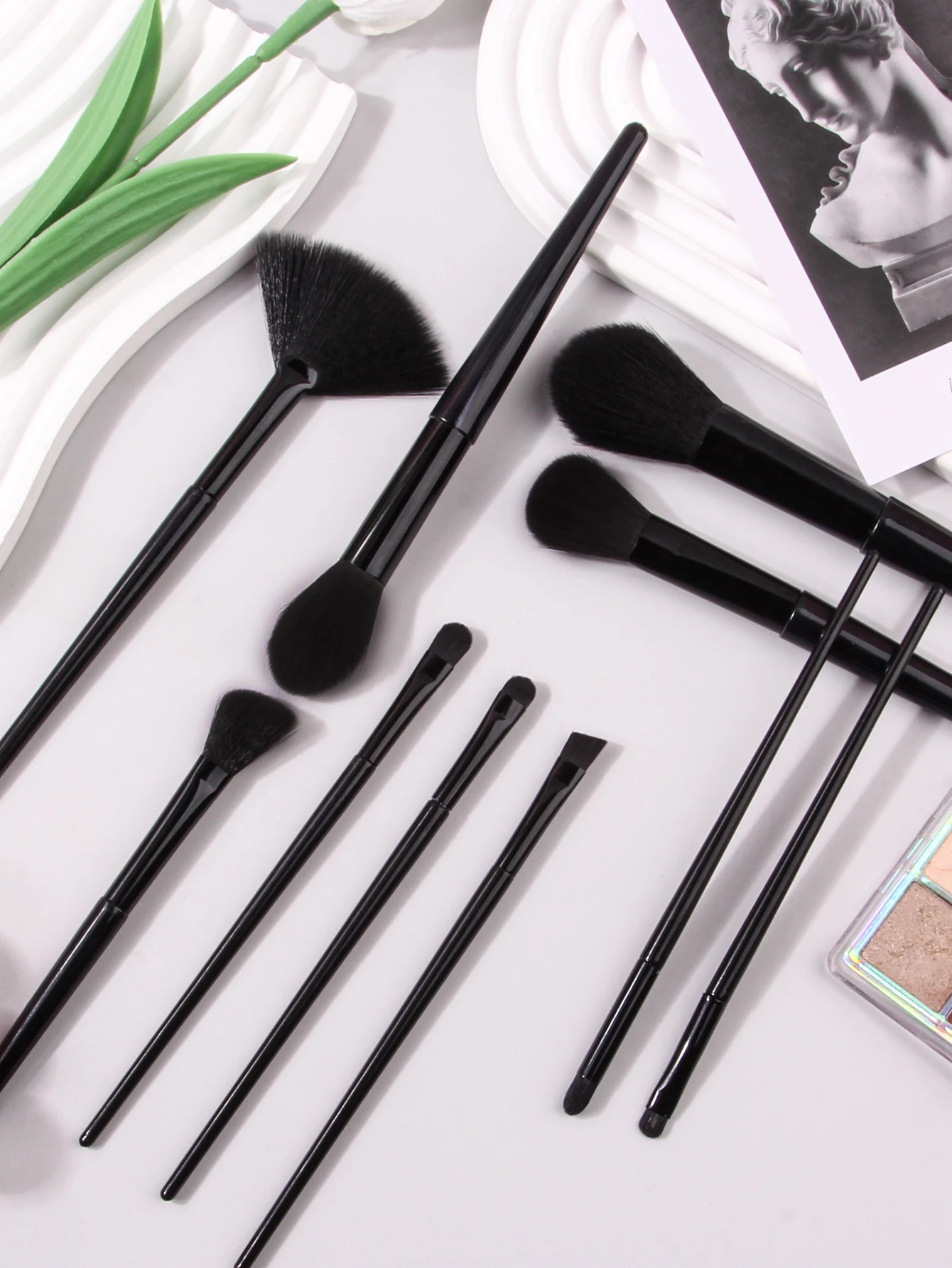 Conjunto de pincéis de maquiagem pretos de cerdas macias de 10 peças de alta qualidade, pincéis de base/blush/ombra, ferramentas de beleza diárias para iniciantes