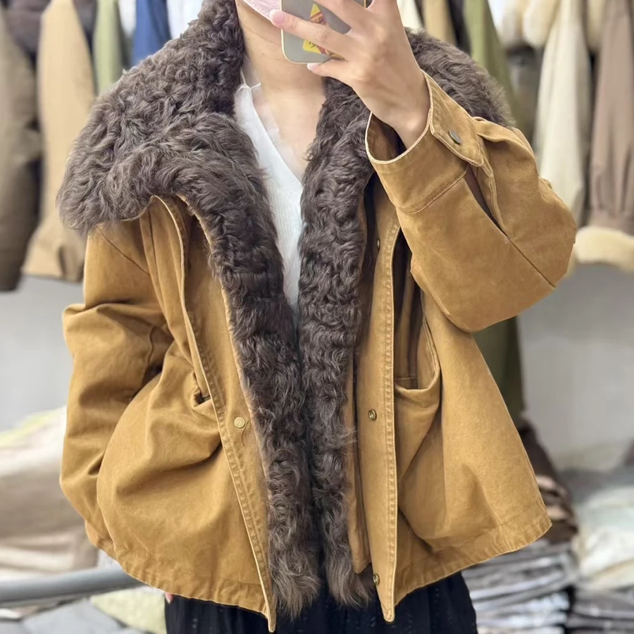 

Женский короткий пуховик с меховым воротником, куртка из кудрявого меха ягненка, черная куртка-пуховик из натурального меха, хит продаж, куртка из натурального меха