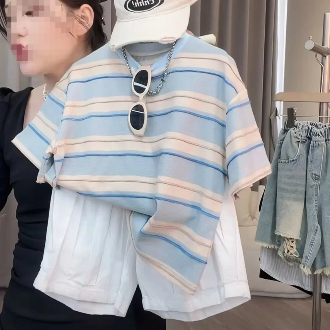 

Children's Summer Set Fashionable 2026 New Boys' Contrast Striped Short Sleeve T-shirt+Casual Shorts Two Piece Set