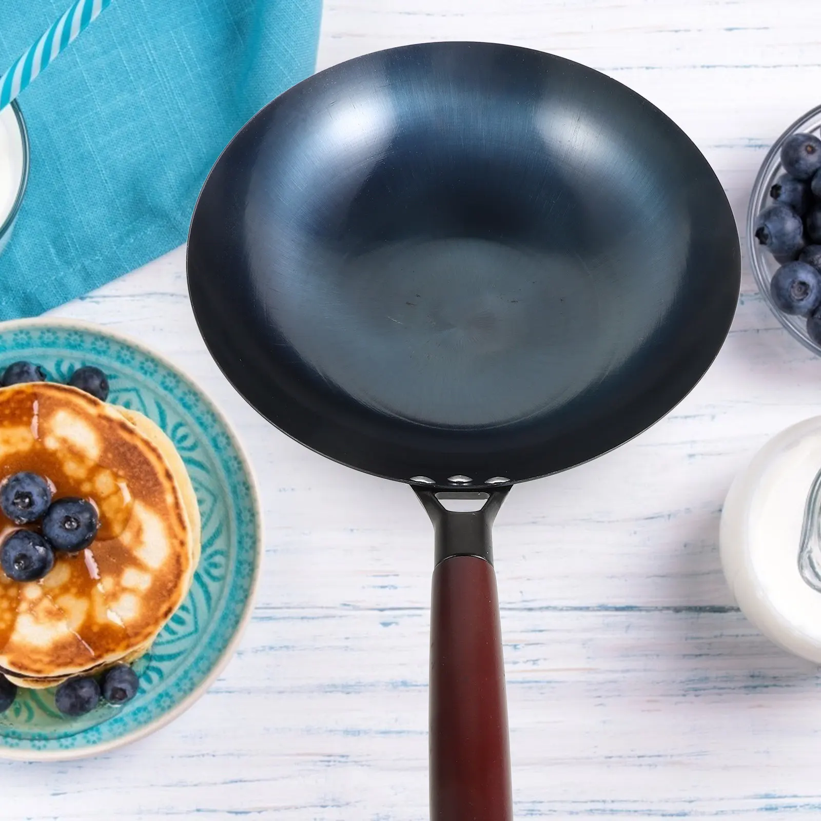 

Iron Wok Small Size Wok Pan for Stoves Chinese Frying Pan Everyday Cookware Heavy Duty Stable Surface Bbq Steak Vegetables Gas