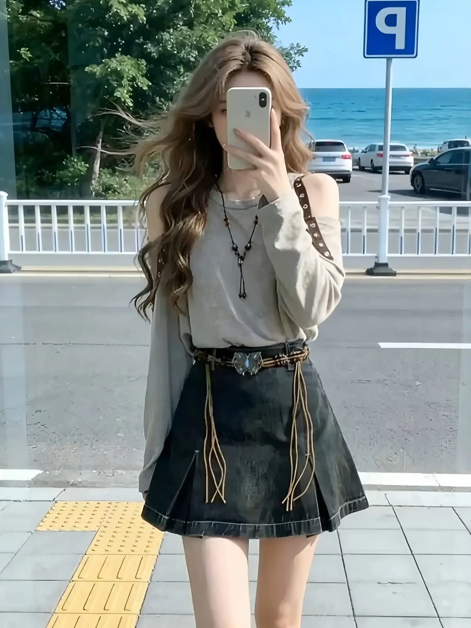 

Женская футболка в корейском стиле с длинным рукавом, открытыми плечами и круглым вырезом, весенняя новинка, маленький размер, свободный крой, стройнящий эффект, подходит для прогулок по городу