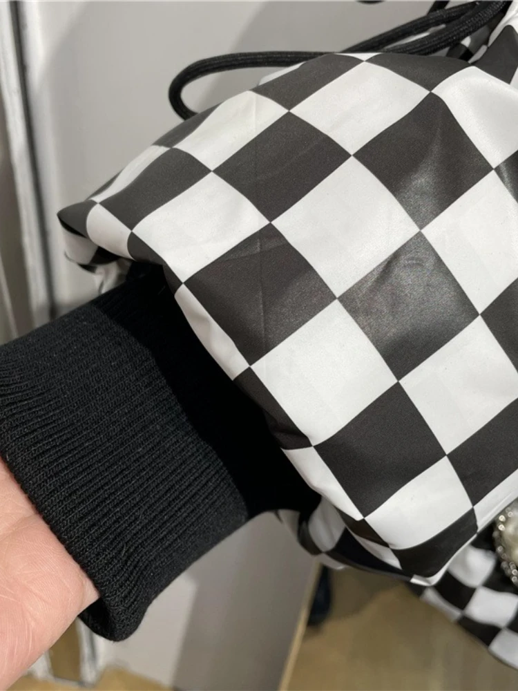 الشتاء منقوشة أسفل سترة 2025 جديد كبير التلبيب خياطة منتصف طول سترات المرأة موضة Y2k رشاقته فضفاض الأبيض بطة معطف منتفخ