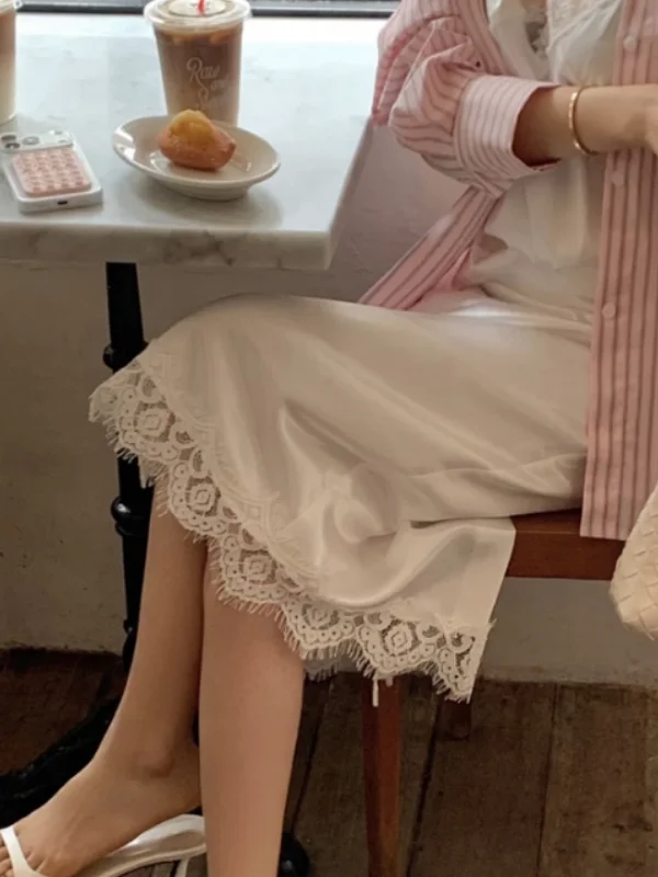 

Elegant High Waist Lace Panelled Split Midi Skirt Women's Slimming A-Line Half-length Skirts High Quality Fabric Spring Season