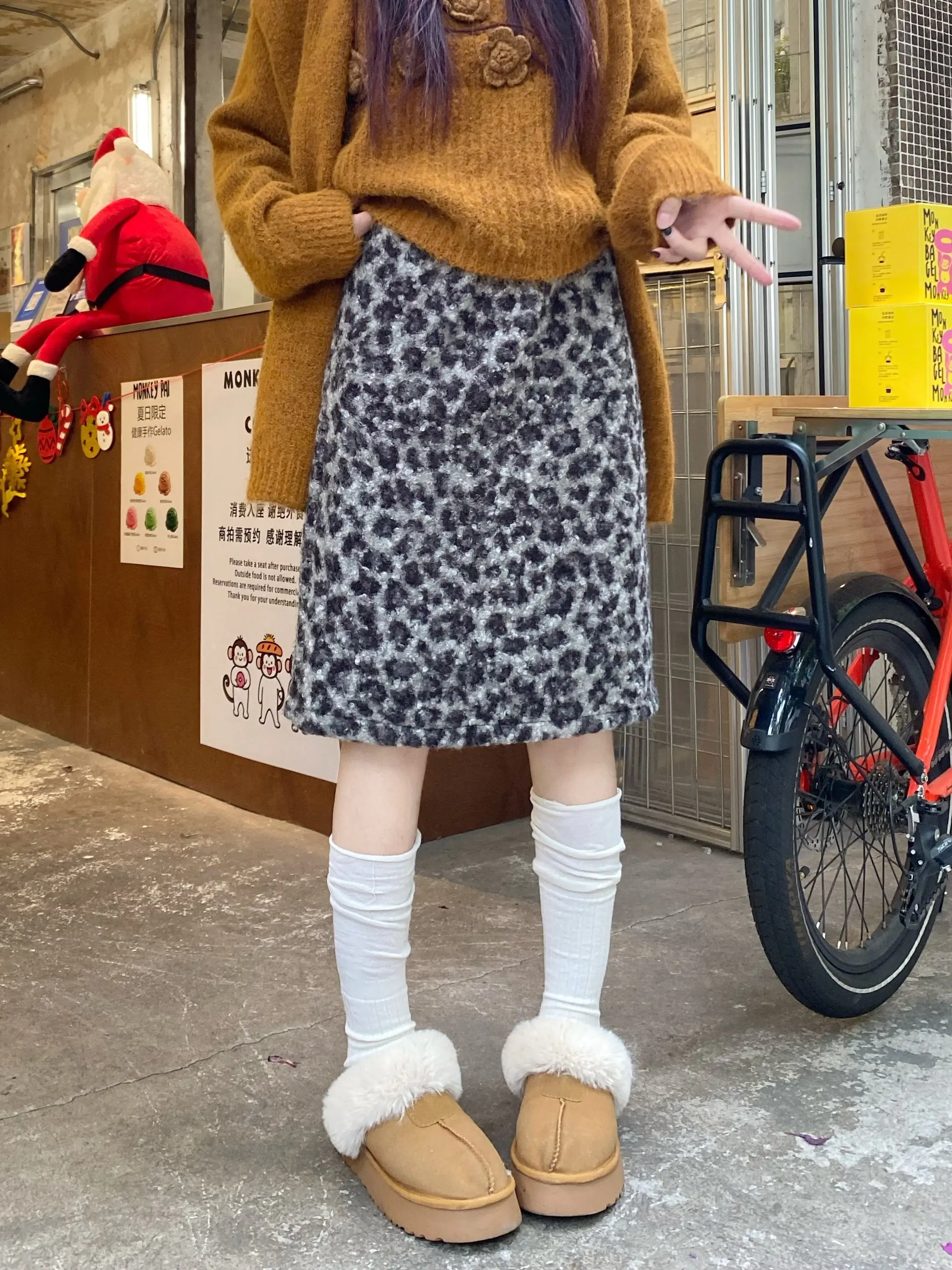 

Winter new style with plush and thickened spicy girl retro leopard print high waisted A-line skirt for women