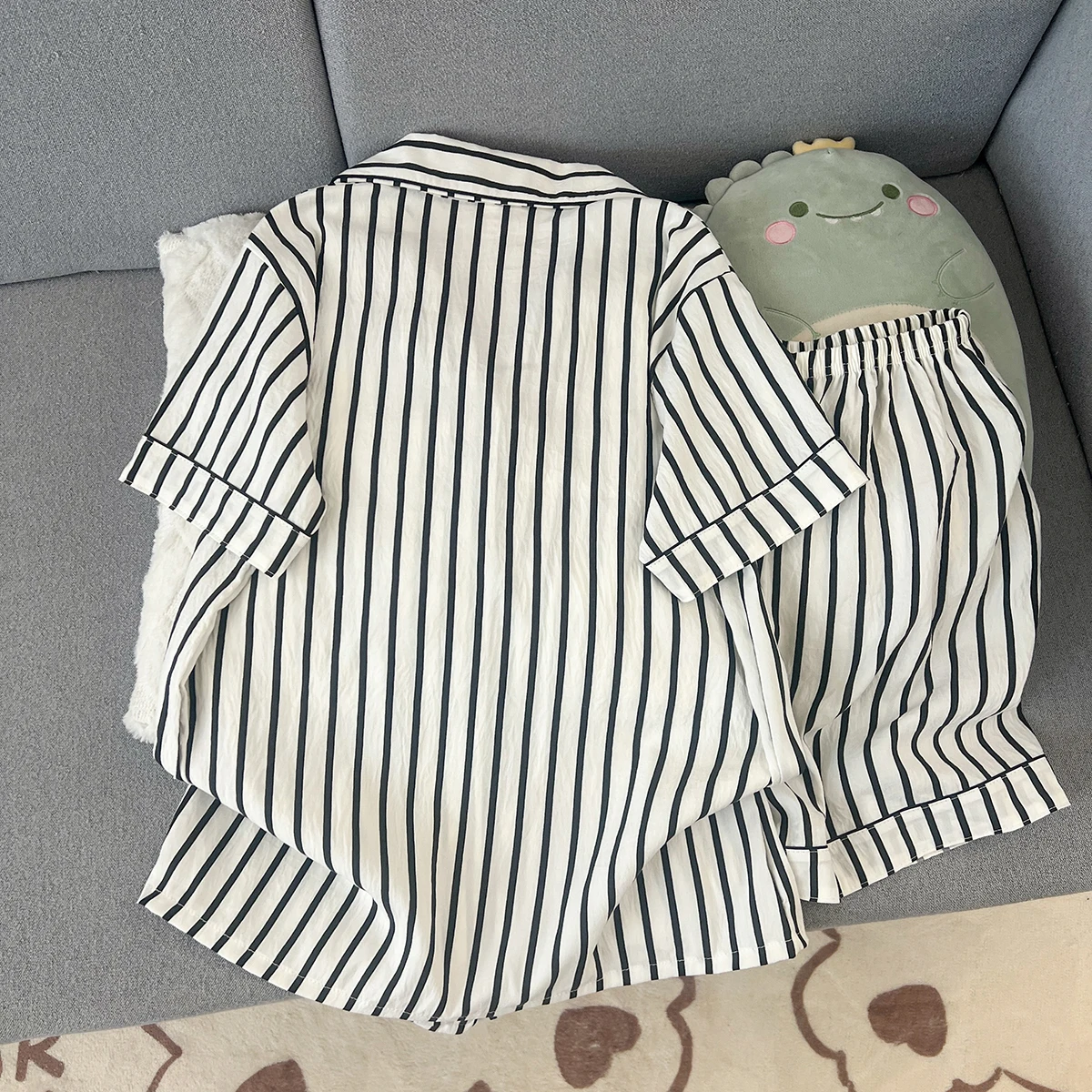 Women's Summer Pajamas, Thin Striped Pattern Short-Sleeved Shorts, Sweet and Cute, Can Be Worn Outside in Summer, Two-Piece Home Wear Set view 2