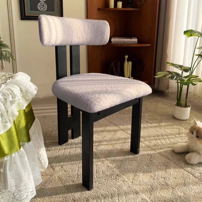 كرسي خشبي بمسند ظهر متين على الطراز الفرنسي القديم لغرفة المعيشة وتناول الطعام الفاخر وكراسي حديثة بسيطة تصميم أثاث دالبا