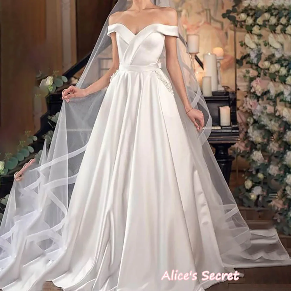 Robe de mariée en satin ivoire A-Line, robe de patients, décolleté en cœur, fibrpleat, longueur au sol, train de balayage