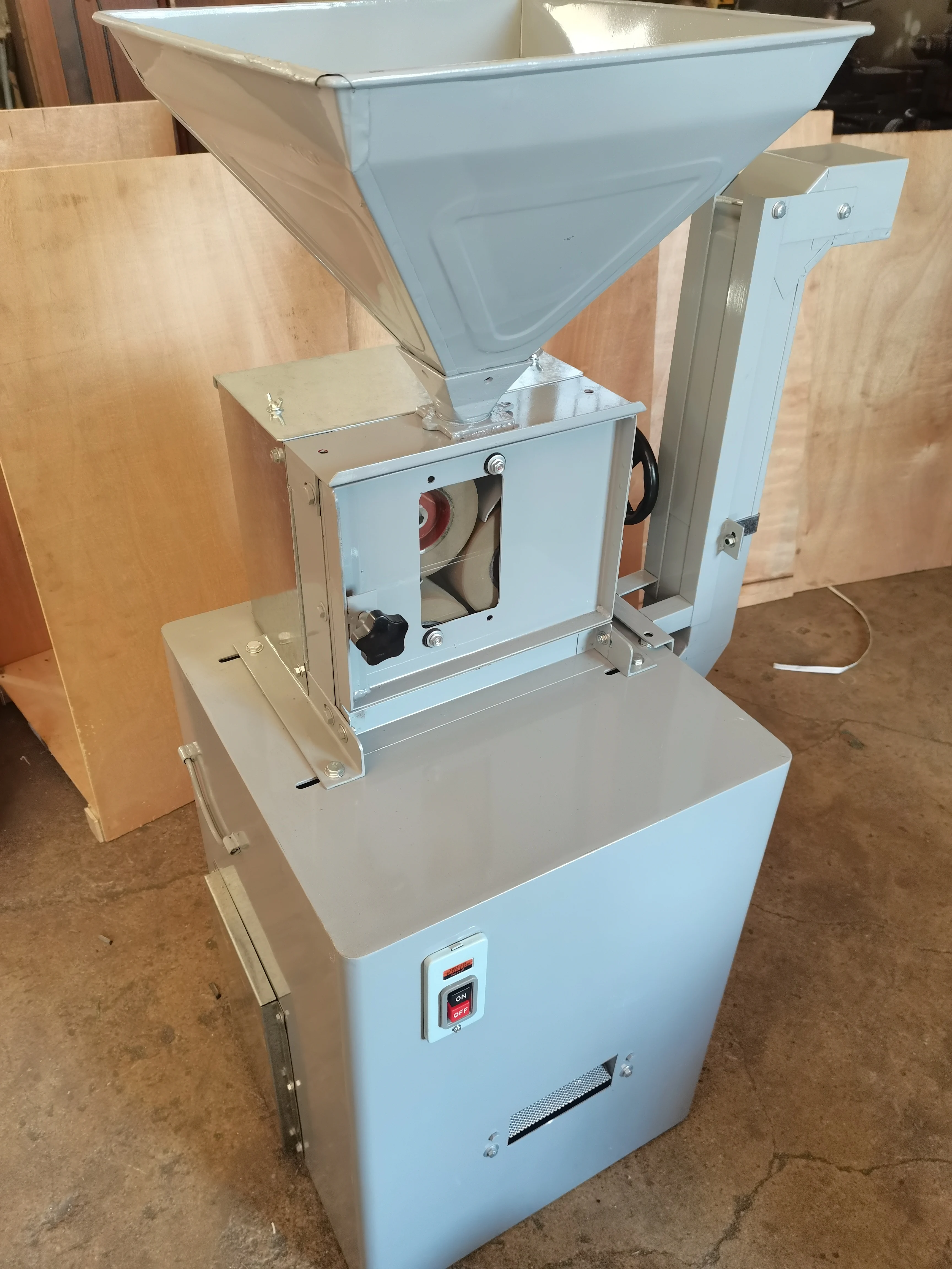 150kg/h Cocoa Peeling Machine Coffee Bean Peeler / Cocoa Bean Shelling Machine / Rice Huller Machine