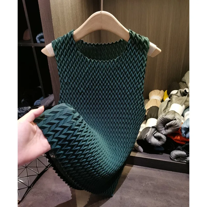 

Плиссированная футболка без рукавов Miyake, простая повседневная майка с волнообразным узором, плиссированная майка-топ, свободная футболка с коротким рукавом, женская, весна 2026, новинка