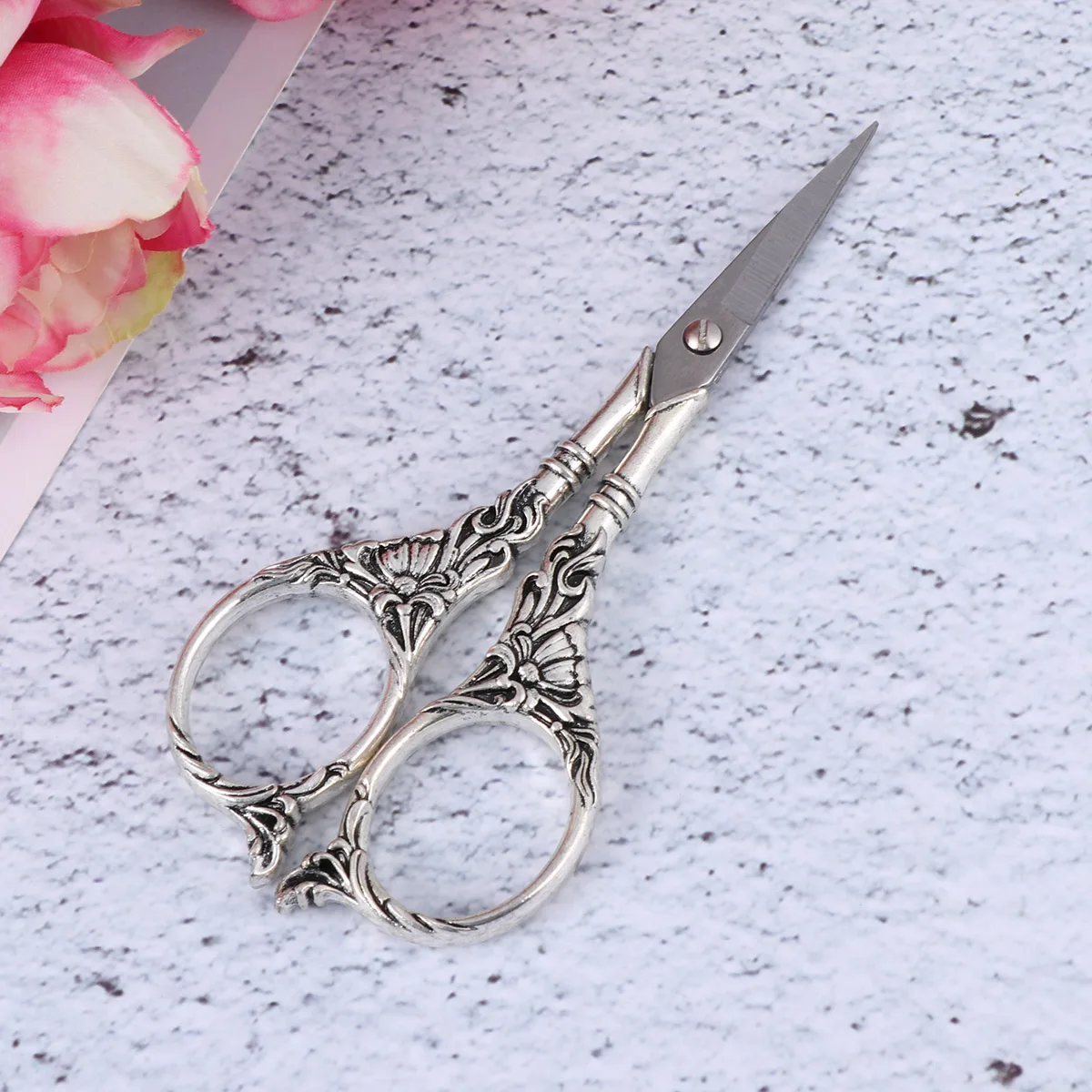 

1pc Vintage Scissors Stainless Steel Zinc Alloy Lightweight Style Sewing Scissors Lily Pattern Thread Cutter For Craft