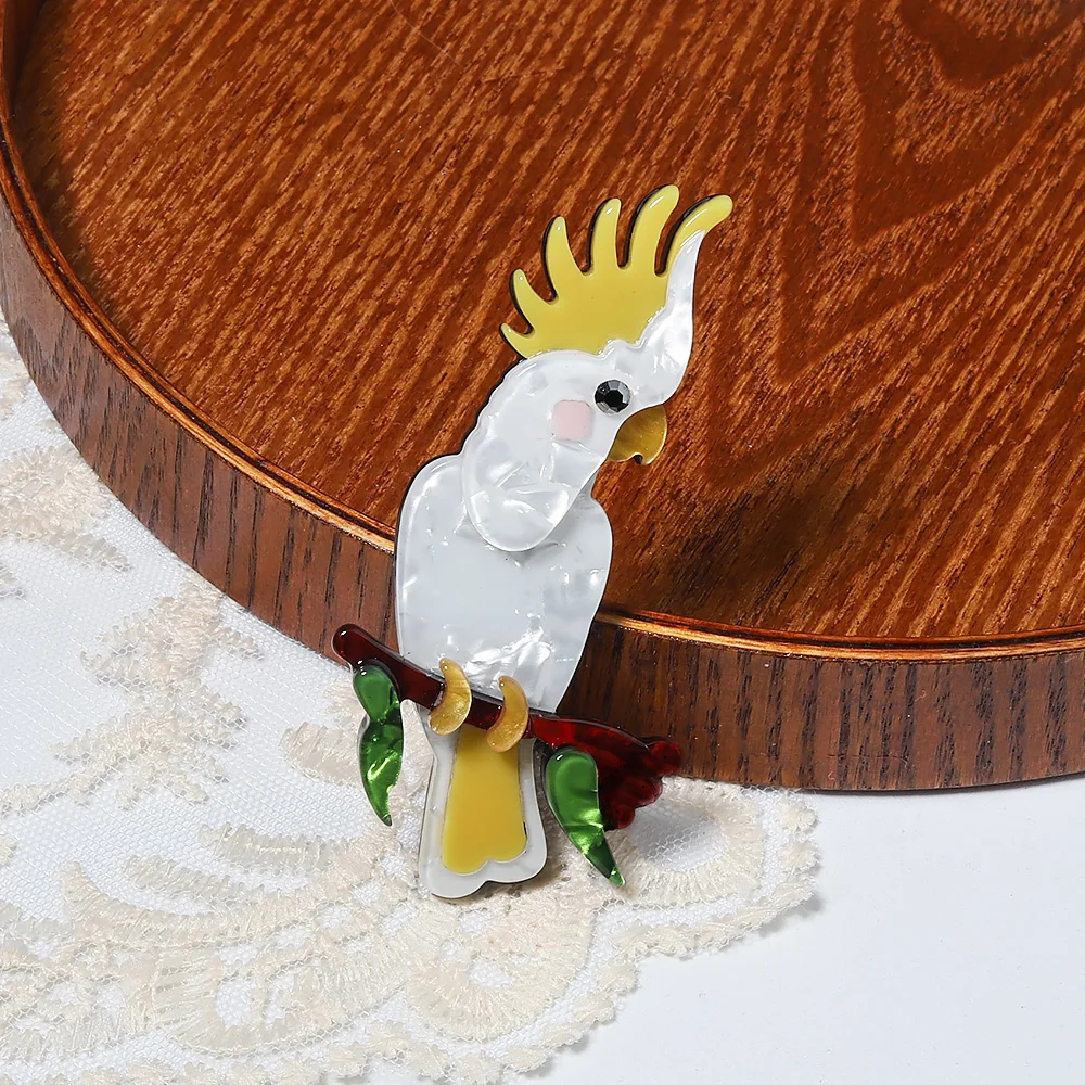 Handmade Acrylic Animal Parrot Brooches for Women Men Lovely Sitting Pet Casual Party Brooch Pin Gifts Jewelry Accessories