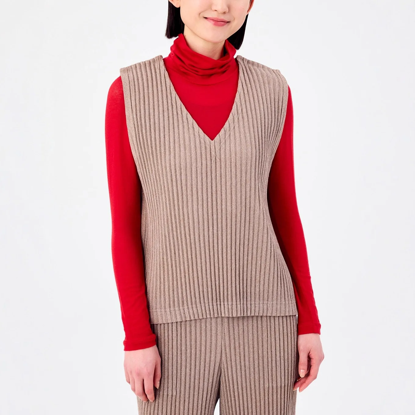 

Miyake Folds 2026 Knitted Undershirt Undershirt Women's Outer Wear Fashionable Versatile Bottoming Inner Sleeveless Tops Pleats