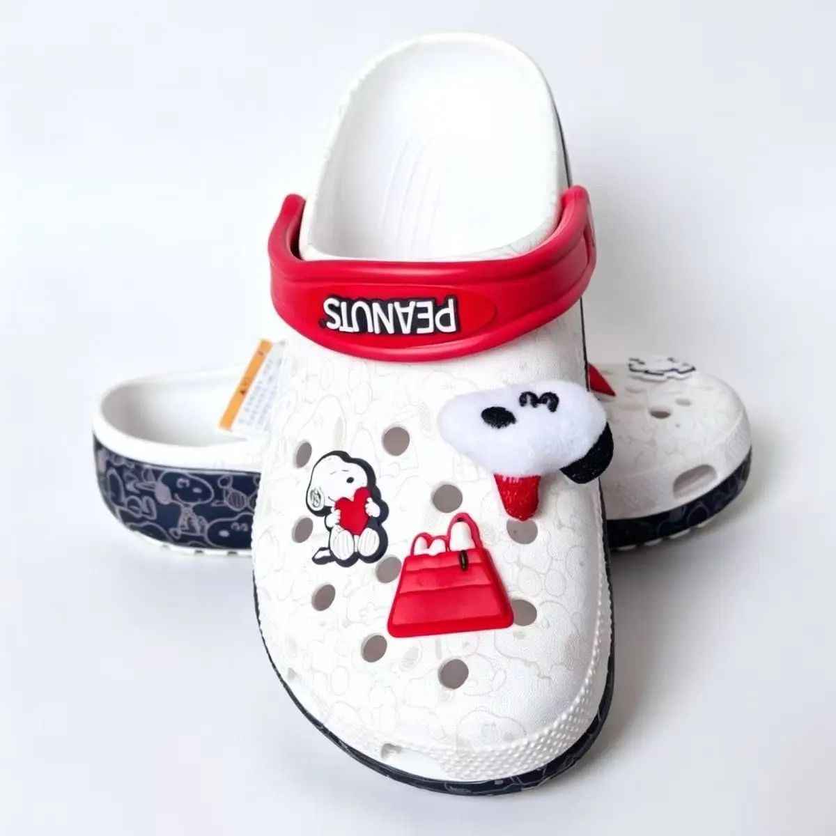 Peanuts Snoopy Print Clogs Men Women Strap Hole Shoes Detachable Plush Shoe Charms Garden Beach Slippers Casual Sandals Gift