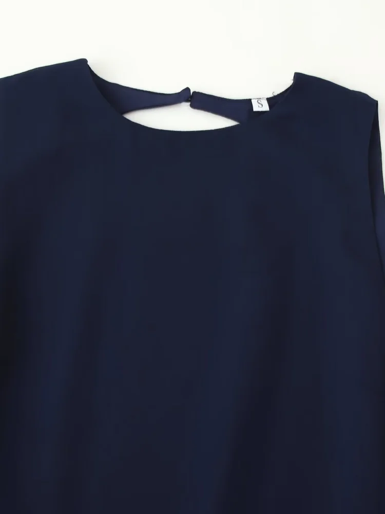 เดรสยาวผ้าชีฟองสำหรับผู้หญิง คอทรงโอ แขนกุด แต่งผ้าต่อลายตัดกัน ประดับพู่ห้อย ด้านหลังเปลือย ชายกระโปรงระบาย  ชุดเซ็กซี่สำหรับฤดูร้อน