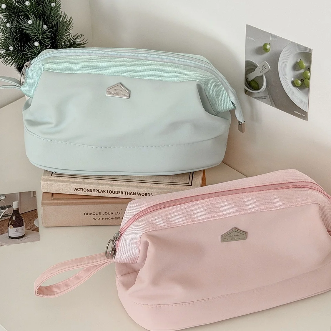 YT Large Capacity Wide-Opening Makeup Bag, Simple and Stylish, Partitioned Design, Cosmetic Storage Bag, Toiletry Bag