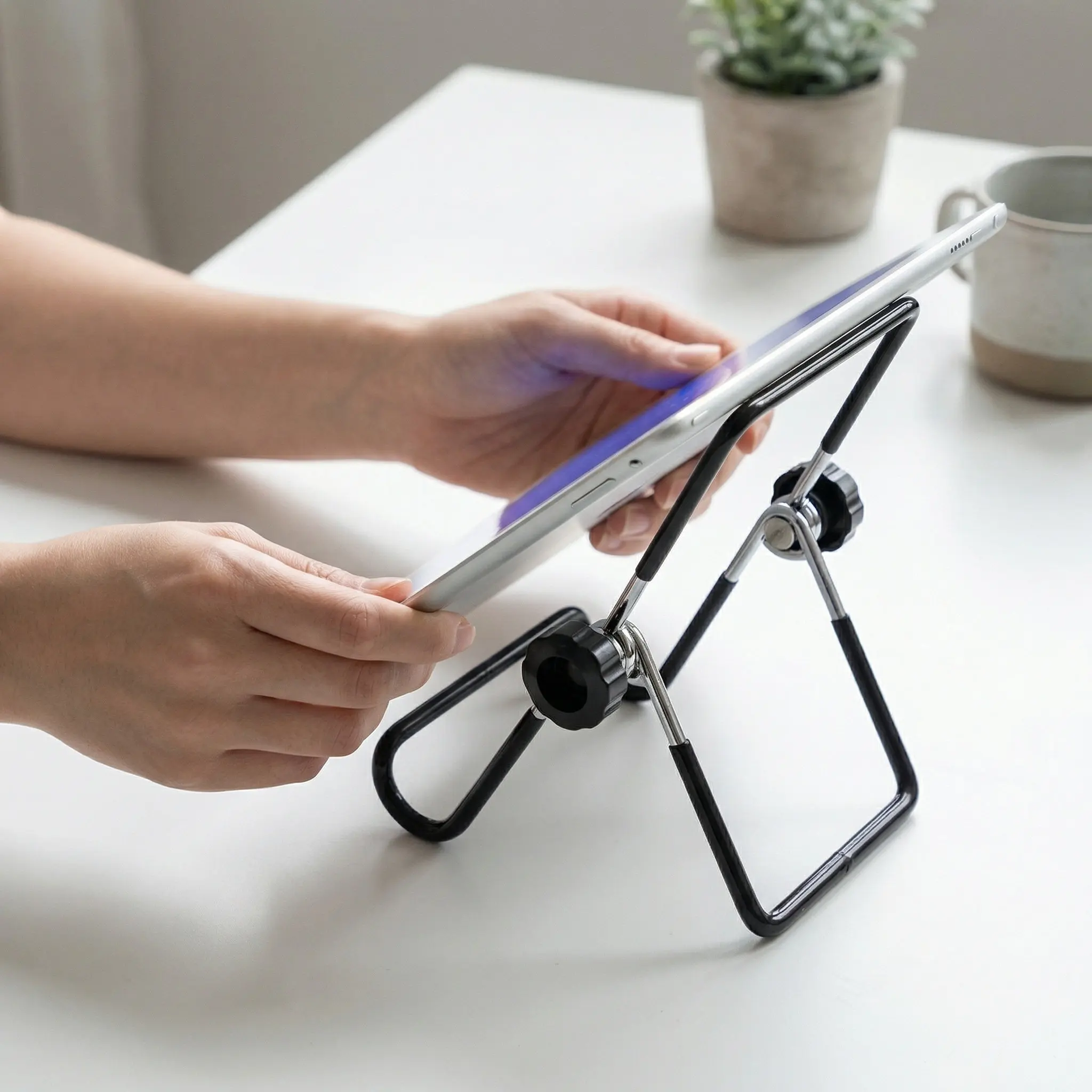 Portable Black Aluminium Alloy Metal Tablet Stand Holder Foldable Desktop Support for 2 3 4 Air Mini Kindle Tablets 165x120x32mm