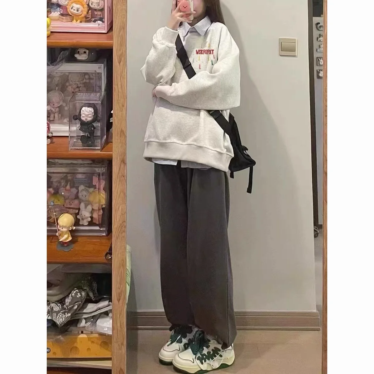 Женские стеганые толстовки-стойки, плюшевые винтажные блокирующие вышивки, спортивная одежда с круглым вырезом, полосатые рукава, хип-хоп, с графикой, круглые