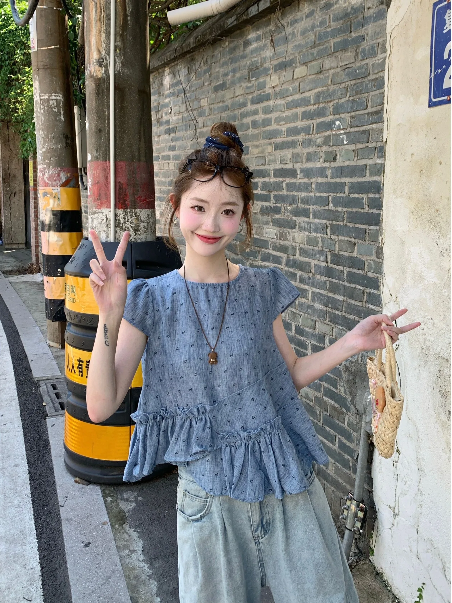 

Повседневная женская футболка с круглым вырезом и принтом в виде сердец, с коротким рукавом, весенняя новинка, модный асимметричный топ с волнистым краем