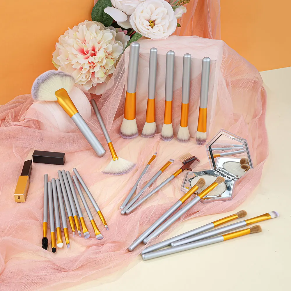 24PCS Set di pennelli per trucco Fondotinta Correttore in polvere Ombretto Pennello per fard Kabuki Miscelazione Strumento di bellezza cosmetica per il viso