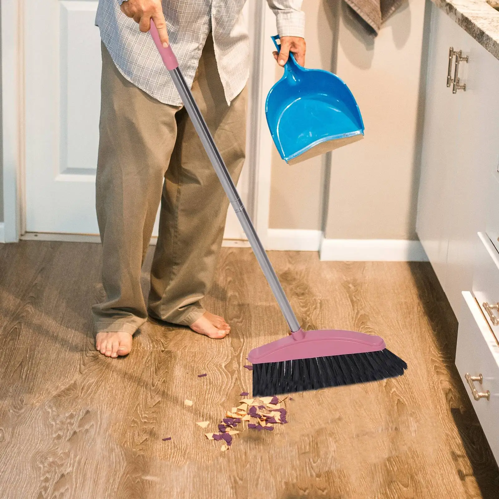 مكنسة من الفولاذ المقاوم للصدأ الوردي لتنظيف المنزل بمقبض طويل فرشاة غرفة الأرضية اللوازم المنزلية في الهواء الطلق ساحة درب المرآب