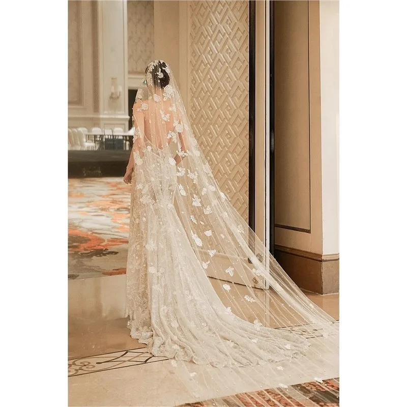 Bridal Veil Headpiece with Pearls and Lace,Featuring an Extra-Long Train Accessory
