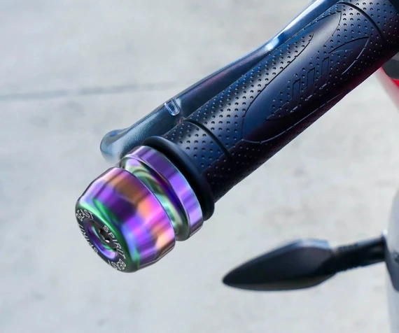 

Suitable for Haojue AFR125 handle blocking modified motorcycle faucet plug 250SR balance end
