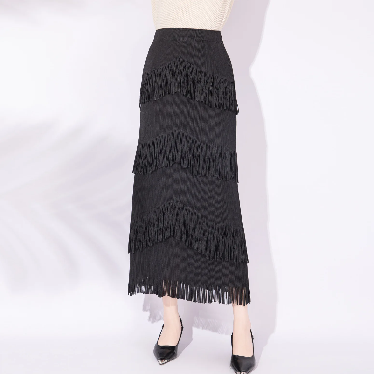

Miyake Design Four-layer V-shaped Fringed Long Skirt Vertical Pleated Texture High-waist Commuting All-match Skirt