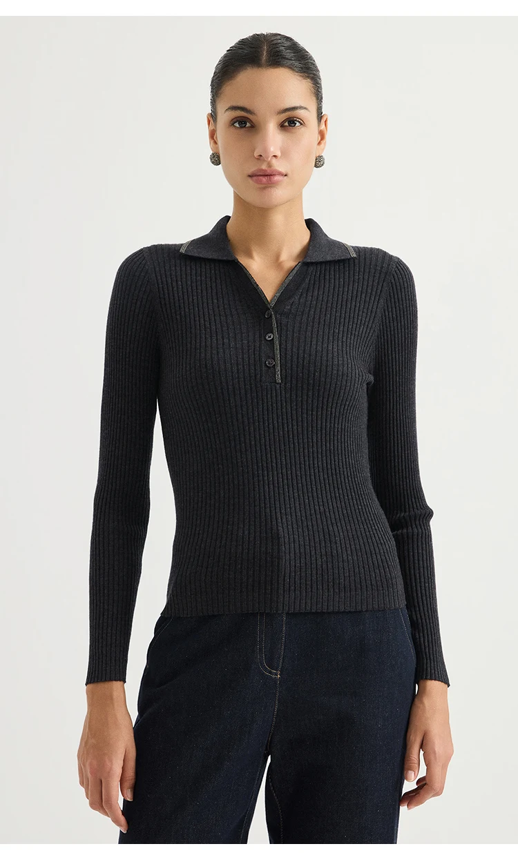 BL3621793 Damen-Pullover mit Polokragen, 100% Wolle, breiter Rippstrick, Muschelknöpfe, Kettenkragen-Verzierung, figurbetont, zweifarbig, für den frühen Herbst. – Detail 3