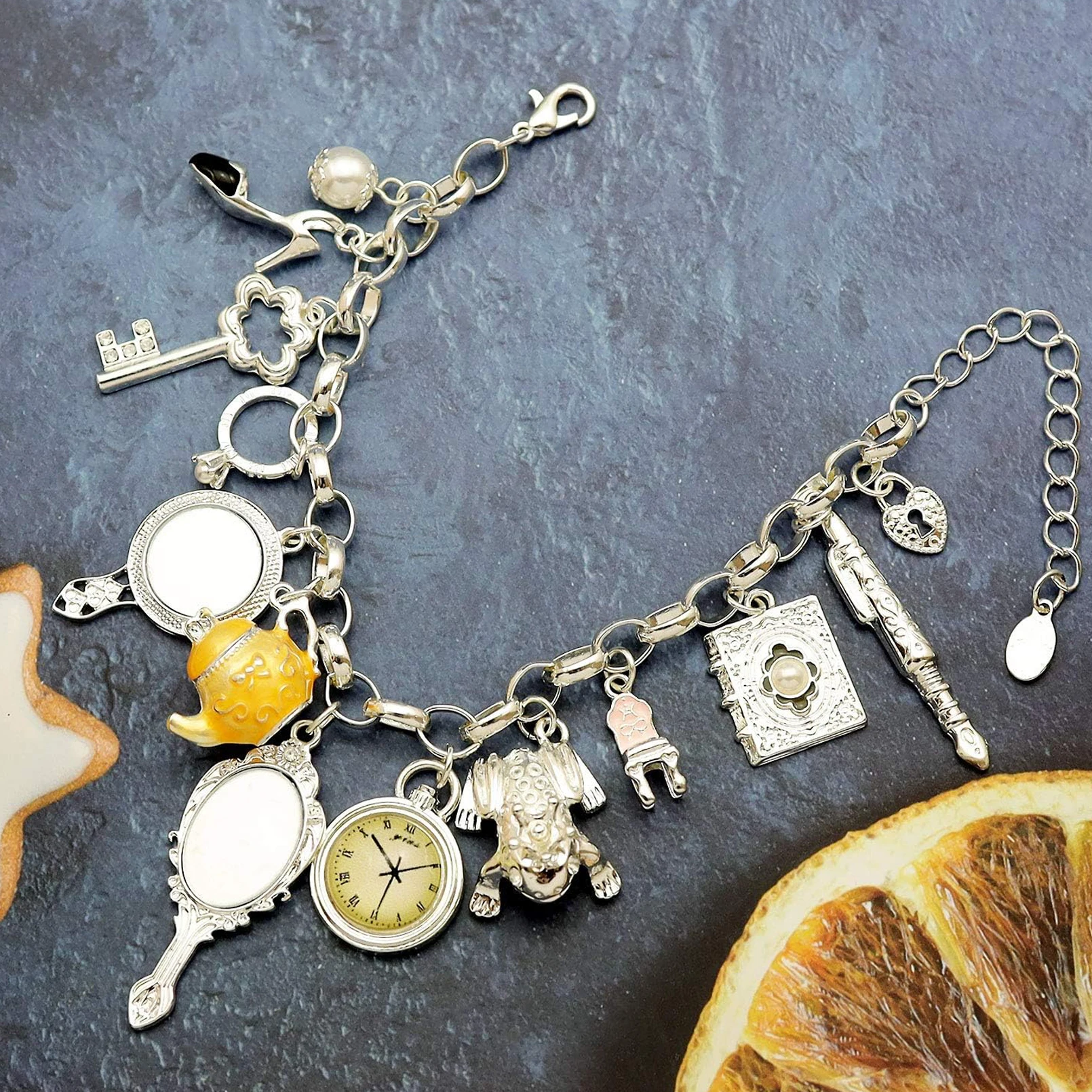 Vintage Spiegel Frosch Uhr Stuhl Wasserkocher Stift Schlüssel Herz Anhänger Charms Armband für Frauen Retro Magischer Märchen-Armreif Schmuck – Detail 6
