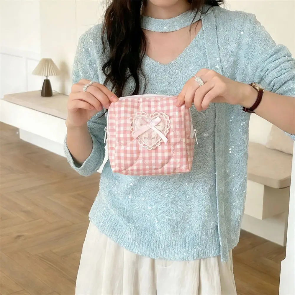 Quilted Portable Cosmetic Bag Plaid Gingham Heart-shaped Travel Toiletry Pouch Small Three-dimensional Bow Travel Kit Organizer