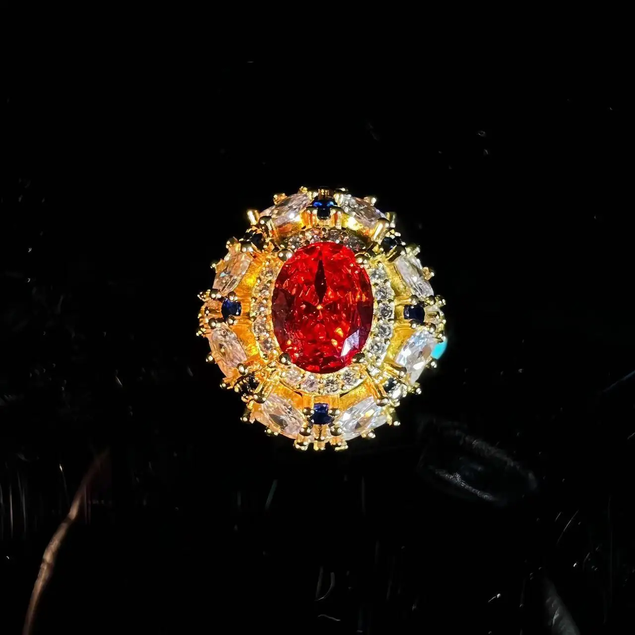 

Heavy vintage Italian opening elegant everything ring