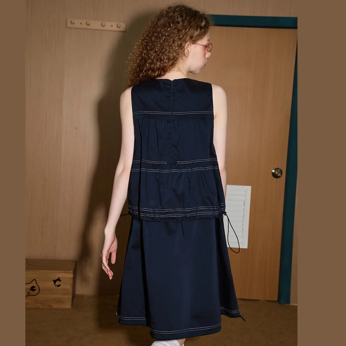 2025 Autumn Women's Denim Smock Dress Adjustable Waist Drawstring Jumper Sleeveless Round Neck Shirring Gown Youthful Casual