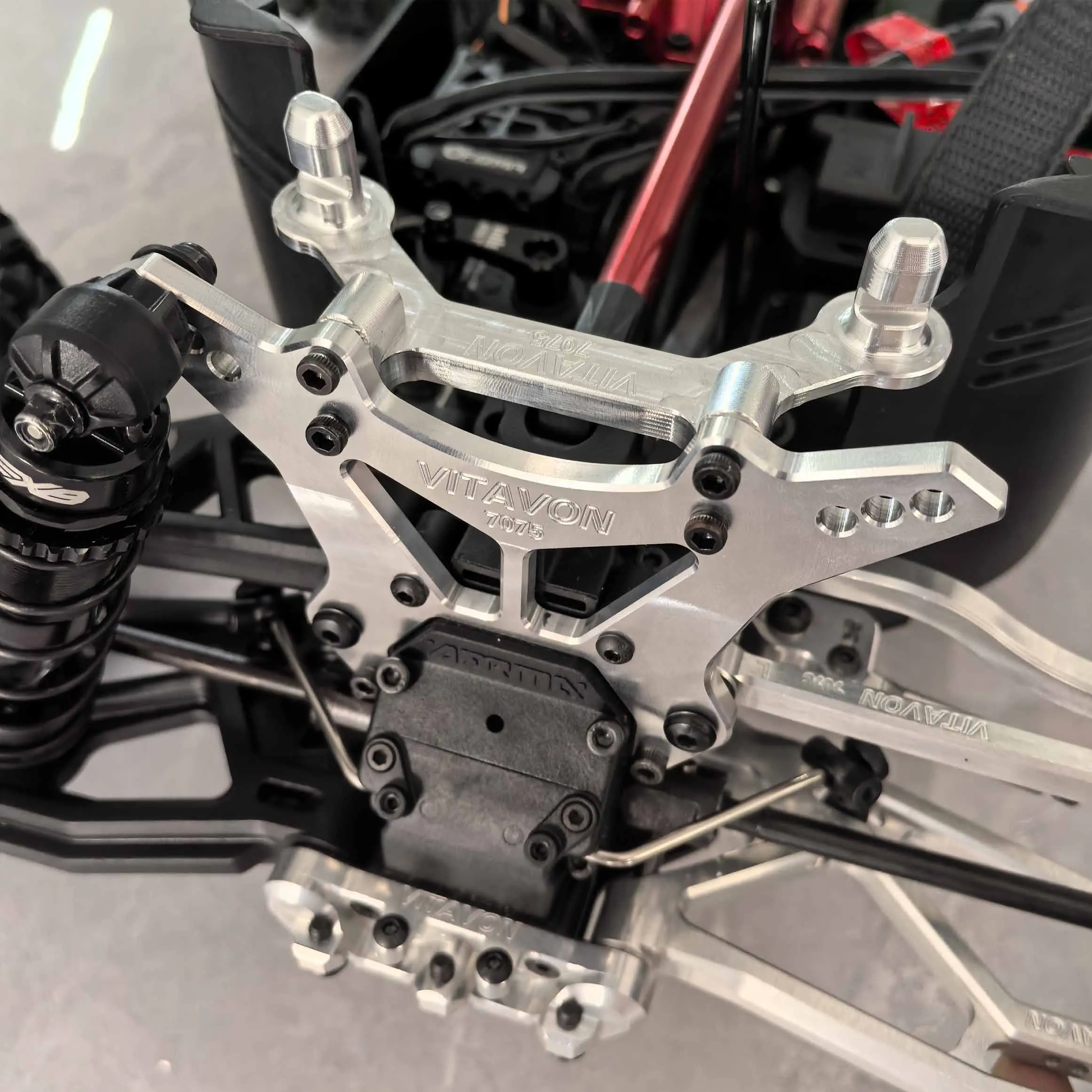 

Передняя ударная башня VITAVON CNC Alu7075 для Arrma Kraton 6S Notorious 6S