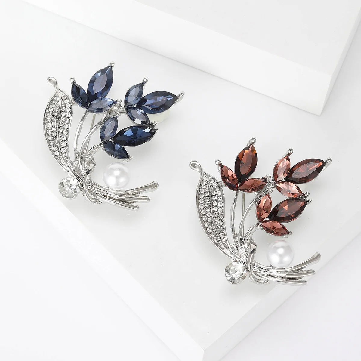 New Fashion Crystal Orchid Brooch Ladies Unisex Crystal Plant Flower Pin Office Party Friends Gift Jewelry Accessories