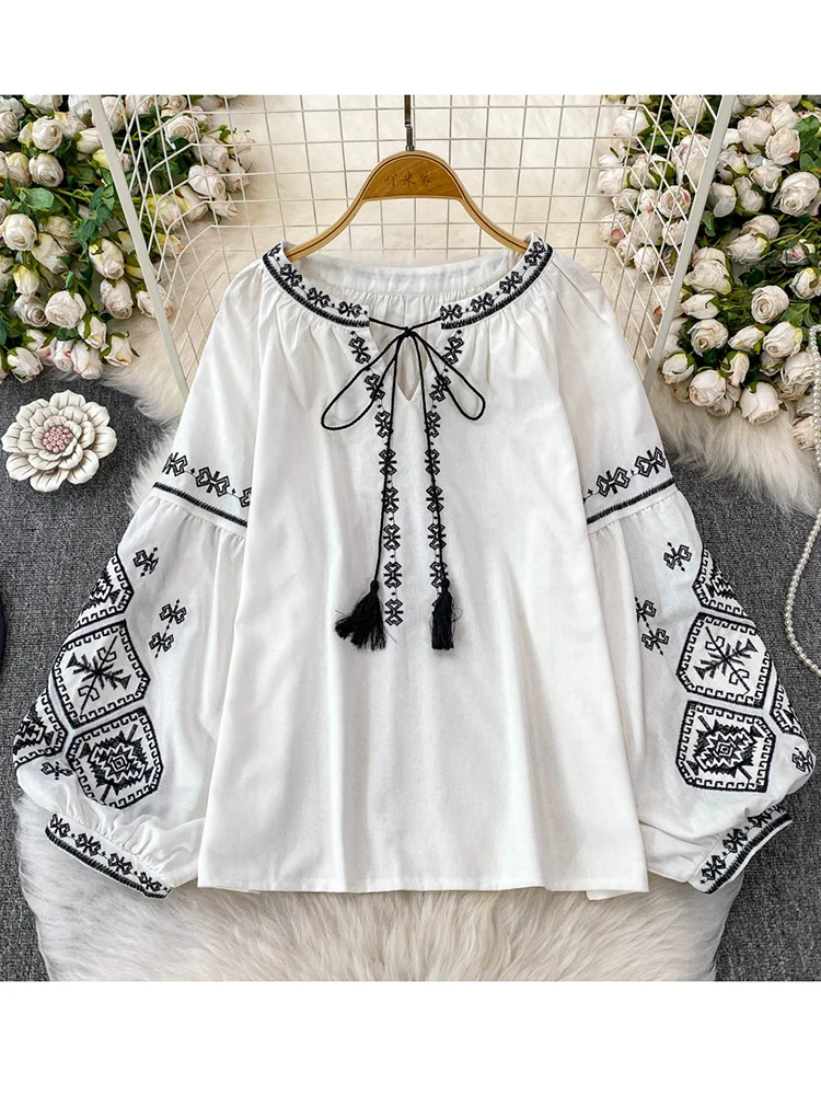 Camicetta primaverile da donna stile etnico retrò nuova camicia con maniche a lanterna cinese allentata sottile nappa ricamo design Blusa Top BL187