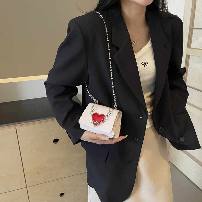 Elegant Black Shoulder Bag 2025 New for Women, Luxury Heart Design Crossbody Purse, Fashionable Mini Bag for All Occasions