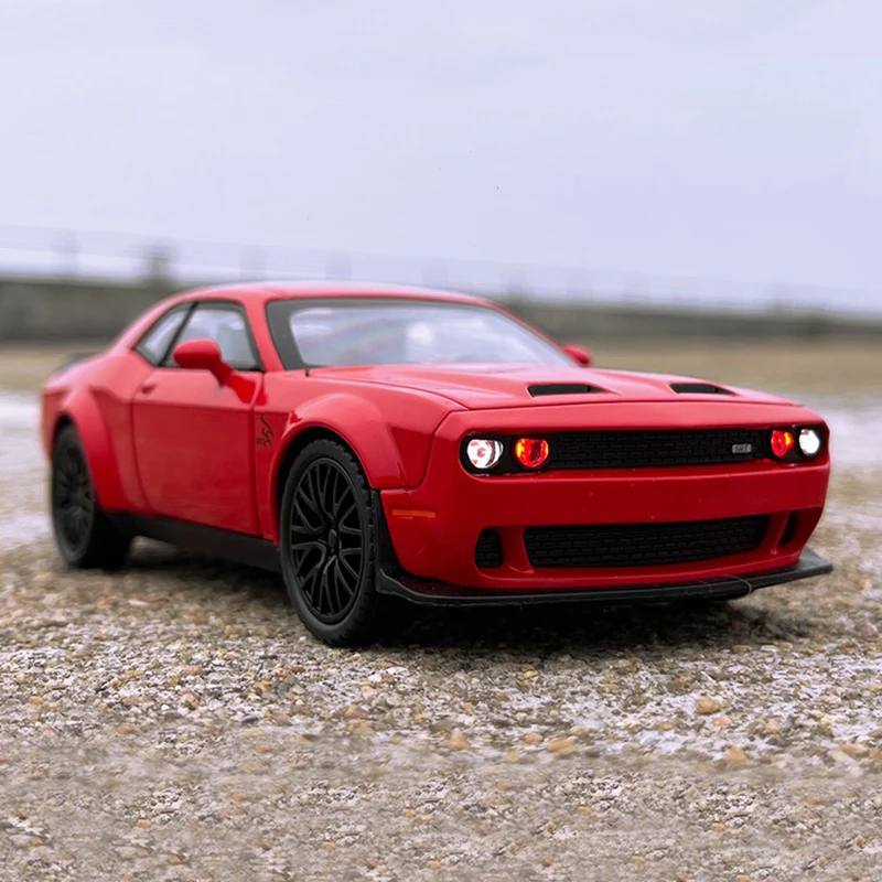 1:32 Alloy Dodge Challenger SRT Musle Car Model Diecasts Metal Sports Car Model Simulation Sound Light Collection Boys Toy Gift